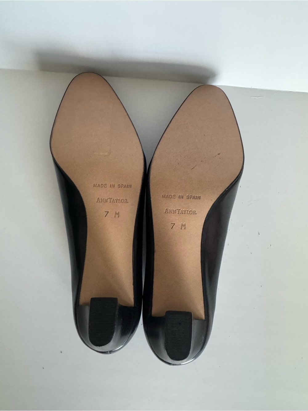 Ann Taylor Black Leather Pumps Heels Classic Pointed Toe NWOB Never Worn - Picture 4 of 9